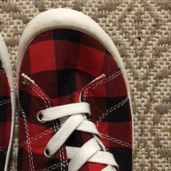 Shoes - Picture 2 of 3